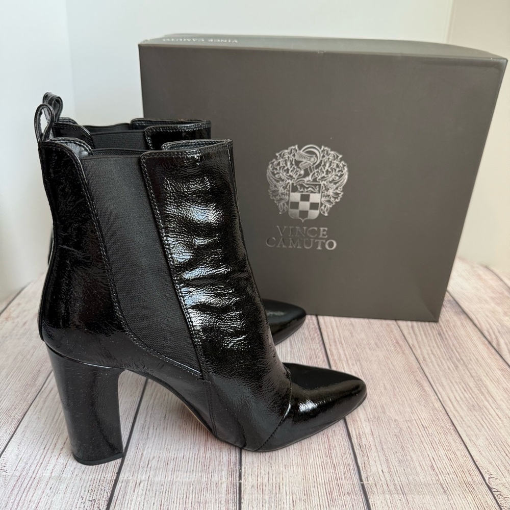 VINCE CAMUTO Britsy Patent Black Leather Boots Booties 10 NIB